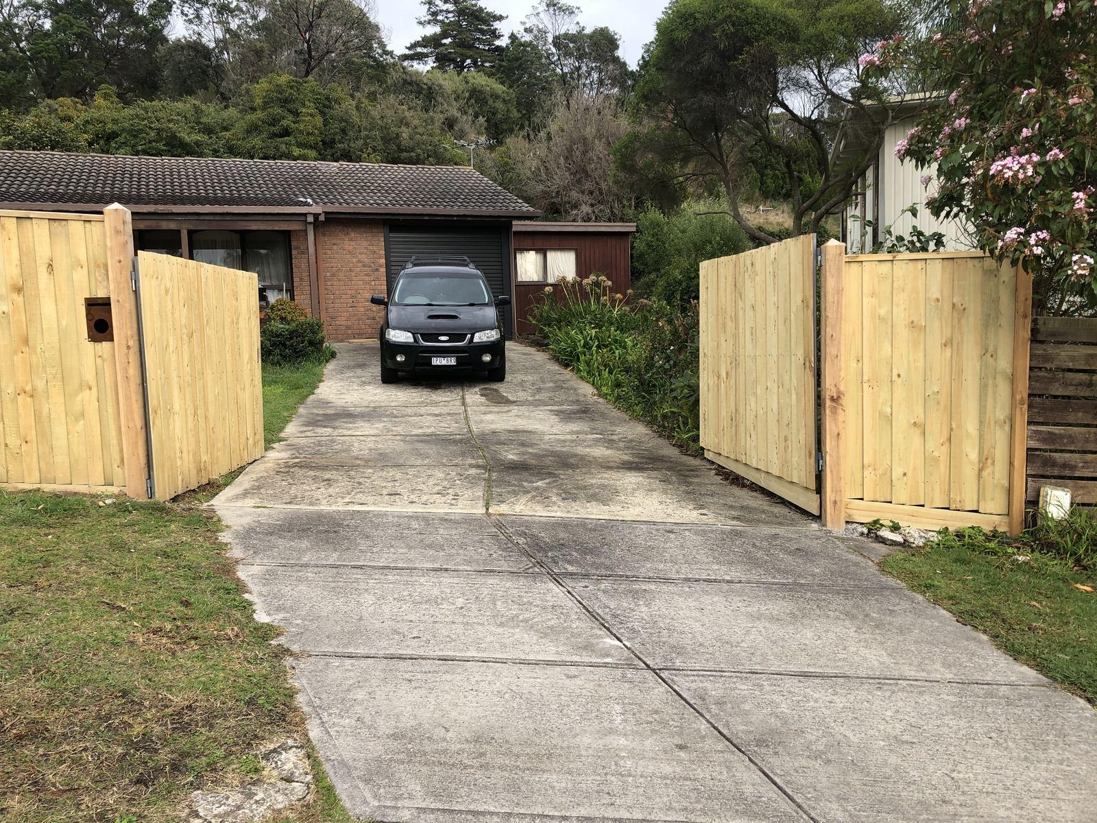 Fencing in Arthurs Seat photo 9