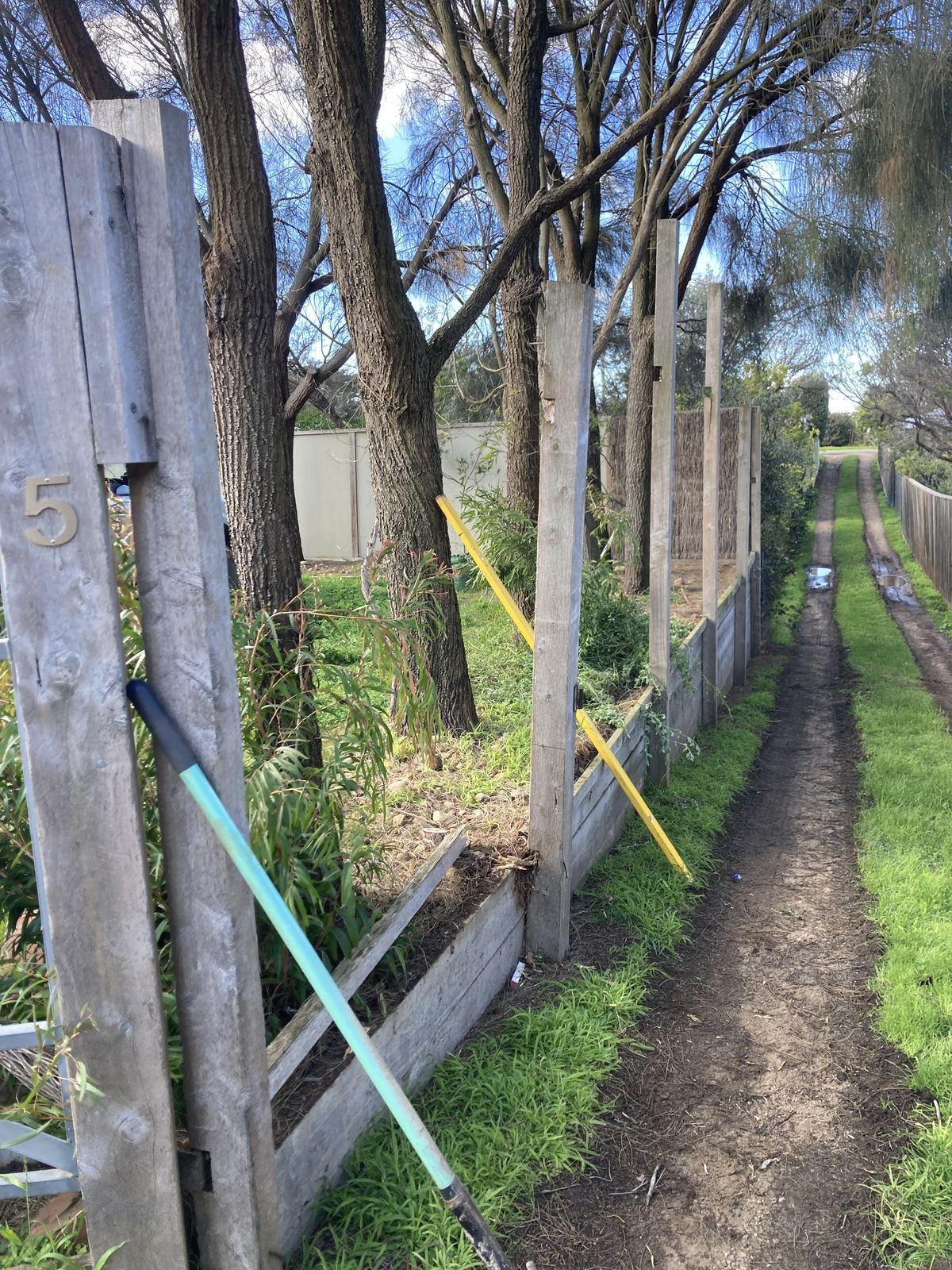 Fencing in Sorrento photo 40